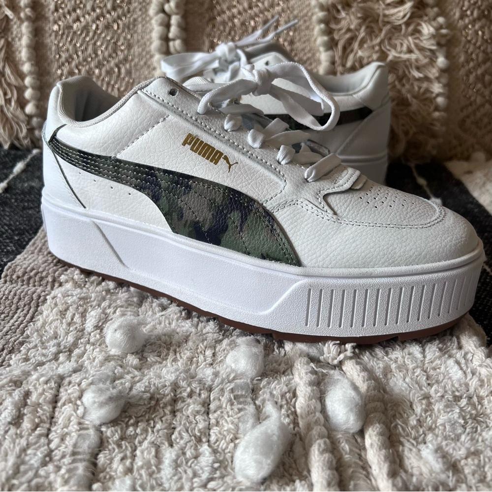 Like New Puma White Sneakers platform with Camouflage Detail Sz 9